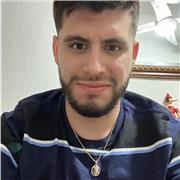 Doy clases de inglés e italiano porque me gusta enseñar y ayudar a los demás a entender lo que estudian y puedan hablar ese idioma o saber sus lecciones